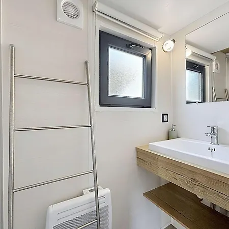 Ferienhaus Tiny House 1 Chambre, Piscine Chauffee, A 200 M De La Plage, *